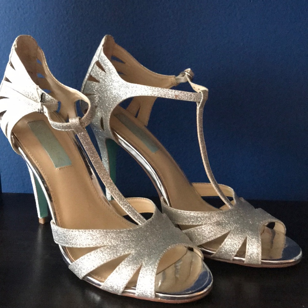 EUC Betsey Johnson Glitter T-Strap Heel in Silver